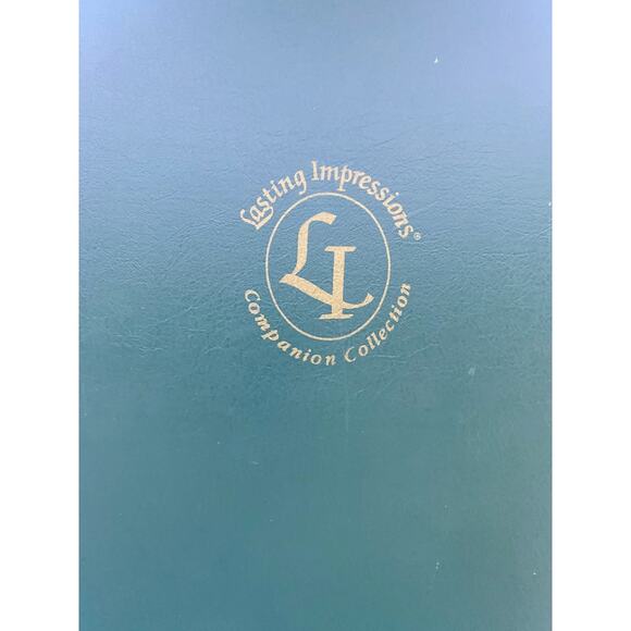 Lasting Impressions Doll Heritage Mint Companion Collection in Carrying Case 12" - Picture 2 of 12